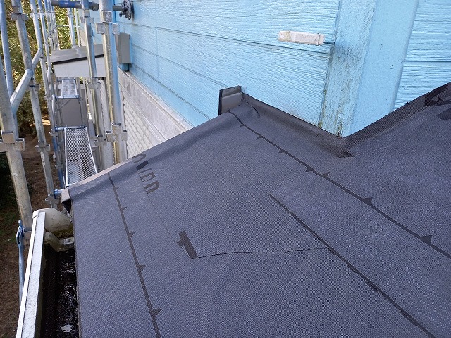 下屋のルーフィングの敷設